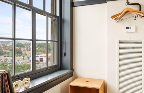 East Liberty Apartment | Kasa Steps to Bakery Square Cozy Studio The Maverick