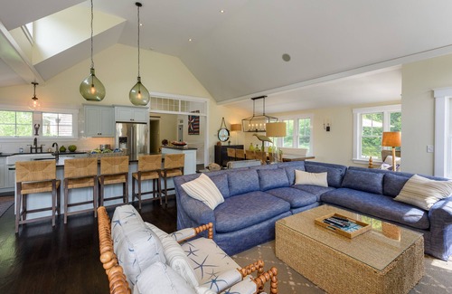 Katama House | Katama Luxury - 5+ BR home w/Heated Pool near the Field Club