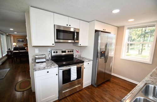 Lindstrom House | Kayaks - Firepit - Dock - Fishing & more!