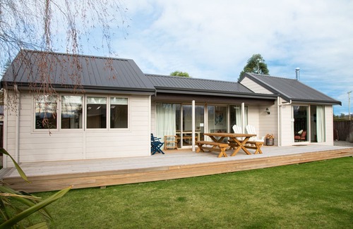Methven House | Kea Cottage - perfect South Island ski base or tranquil summer retreat