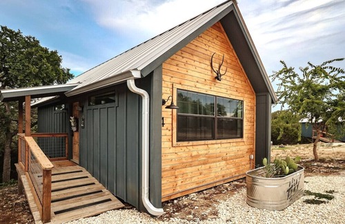 Dripping Springs Apartment | Keep it Cozy, Cabin w/ view and Pro Coffee Setup