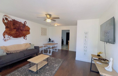 Sayles Blvd. Area House | Keep it simple at this peaceful and centrally-located place.