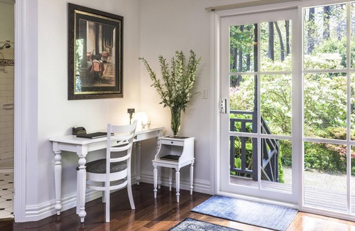 Sassafras Cottage | Keepers Cottage At Moulton Park Estate - Nestled amongst an extensive English inspired garden at the original Moulton Park Estate.