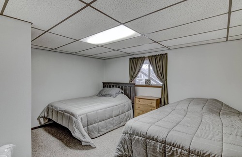 Phillips House | Keepin it Reel Lakefront Home: dock, raft; supper clubs/bars in walking distance