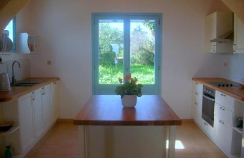Kefalas Villa | Kefalas nr Almyrida sea view cottage