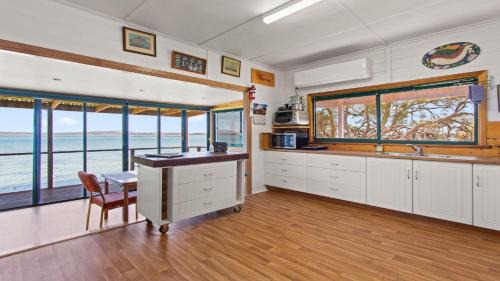 Lake Wangary House | Kellidie Bliss Is Coffin Bay's Touch Of Paradise - Perfect Couples Retreat