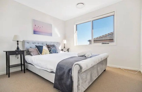 Kellyville House | Kellyvile Delight 5BrHouse+Parking+Shopping Center