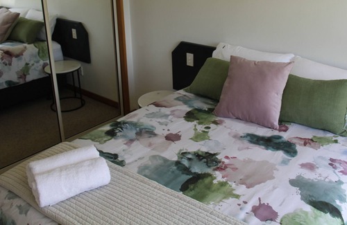 Wanaka House | Kennealy House - an ideal spot to relax, 15 minute walk to town and lake.