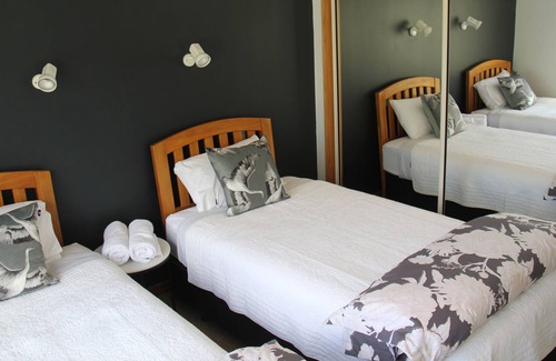 Wanaka House | Kennealy House - an ideal spot to relax, 15 minute walk to town and lake.