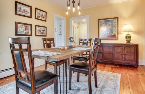 Kennebunk House | Kennebunk Cottage with Yard Less Than 1 Mi to Beach!