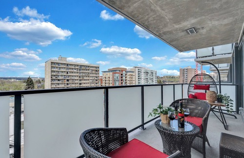 Sunnyside Apartment | Kensington Condo | King Bed + Banff Pass + Parking + WIFI