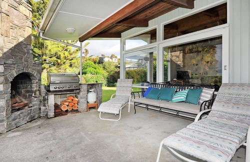 Ngaio Bay Cottage | Kereru at Kaiteriteri - Kaiteriteri Holiday Home