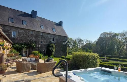 Yvias Bed & Breakfast | Kergroaz Maner Classé 5 épis Table d'Hôtes Manoir dans parc paysagé, spa en plein air Bornes véhicules électriques Petit déjeuner inclus