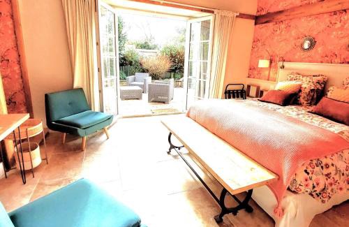 Yvias Bed & Breakfast | Kergroaz Maner Classé 5 épis Table d'Hôtes Manoir dans parc paysagé, spa en plein air Bornes véhicules électriques Petit déjeuner inclus