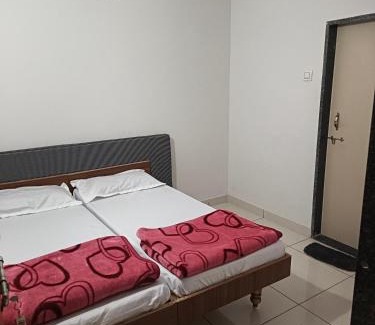 Dwarka Hotel | Keshv krupa 1 femeli banglow