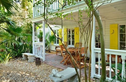 Old Town Apartment | Key West Butterfly Garden Flat - Minutes from Beach & Old Town Perfect for Couples