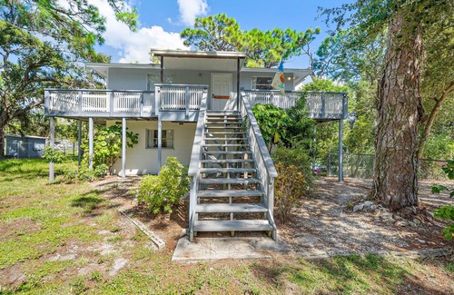 Laurel House | KeyLime Cottage - Beachy Getaway .7 Mi From Beach