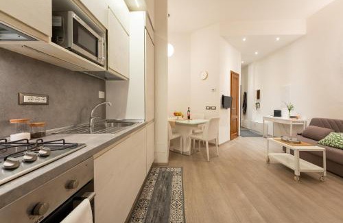 Duomo Apartment | Keys of Italy - Pergola 19 - 1 Bdr Flat with inner courtyard