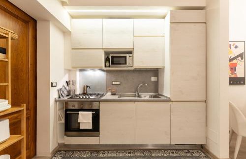 Duomo Apartment | Keys of Italy - Pergola 19 - 1 Bdr Flat with inner courtyard