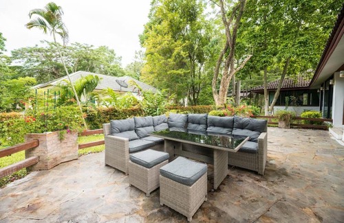 Nong Nam Daeng House | Khao Yai Log House