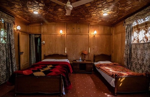 Srinagar House | Kharpalace group of houseboats