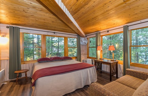 Tower Cabin | Kick back and relax at Grand View Lodge on Vermilion!