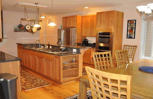 Deer Springs House | Kick back at Virginia’s premier ski and golf resort