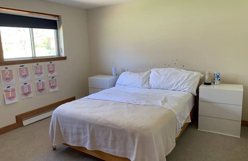 Dicken House | Kid-Friendly Midcentury House 1.2 Miles to Stadium