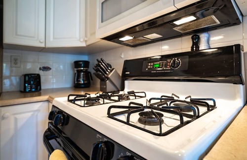 Kihei Condo | Kihei Akahi C319 Spacious 2BR/2BA Condo with Garden Views, Near Beach and Shops