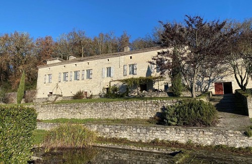 Montcuq Bed & Breakfast | Kilim" guest room in Montcuq, panoramic view, quiet, unspoilt setting