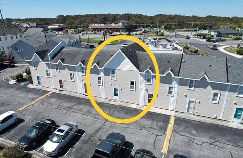 Kill Devil Hills House | Kill Devil Hills Oceanside Townhouse - 4 min. walk to beach access - Sleeps 4-5