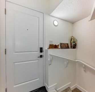 West Edmonton Villa | KimzNest