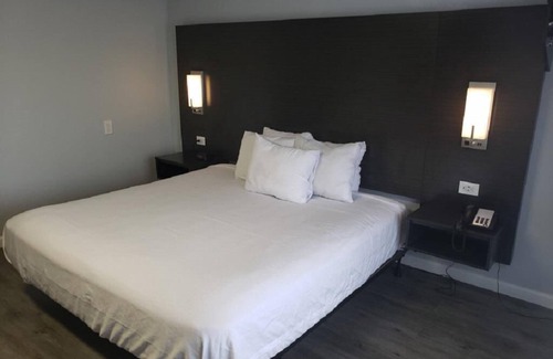 Henderson Apartment | King Accessible Non Smoking at Envi Boutique Hotel