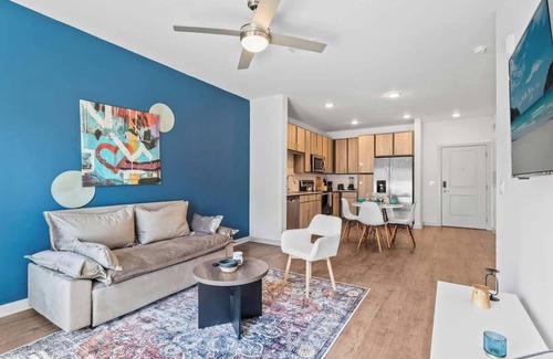 Bay Lake Apartment | King Apt w/Pool View & Gym Pet Friendly Near Parks