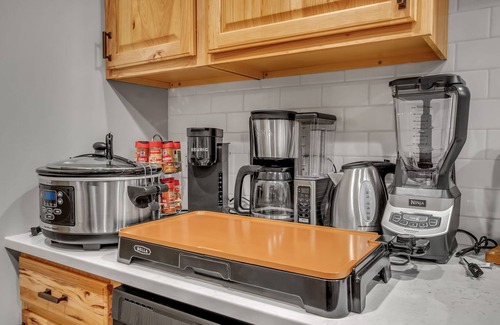 Ellicottville Condo | King Bed, A/C, Pickleball, Patio w/Grill
