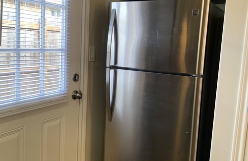 Edinburg House | King Bed Cozy Pet Friendly Condo with Private Terrace in a Calm Gated Community