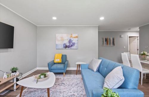 Wheeling House | King Bed, Free Wi-Fi Wheeling
