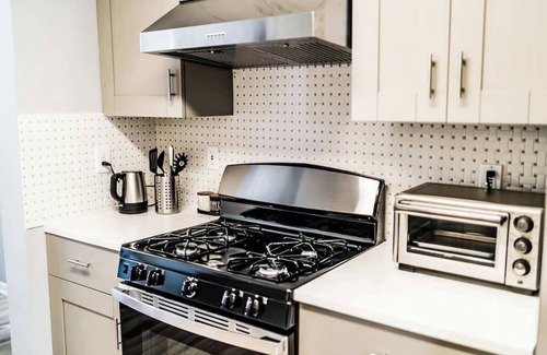 Lawrenceville House | King Bed/Gameroom/Fire Pit & Grill/Patio/5beds