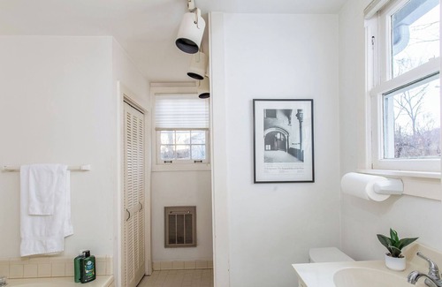 Brentwood Other | King Bed, Historic Franklin Farmhouse, Horses in your back yard & a pool.