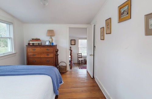 Brentwood Other | King Bed, Historic Franklin Farmhouse, Horses in your back yard & a pool.
