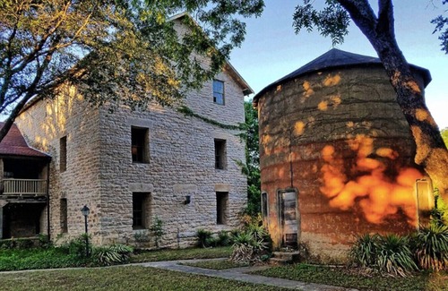 Glen Rose Hotel | King Bed Historic Riverside Getaway in Glen Rose