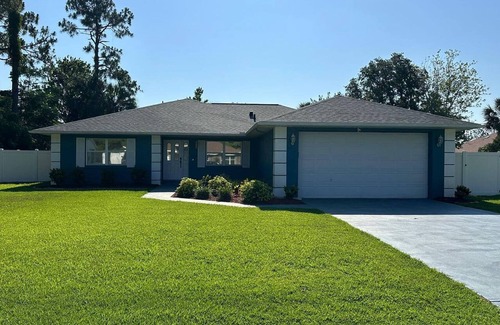 Palm Coast House | King BED Hottub Palm Coast