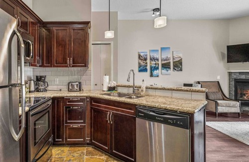Canmore Hotel | King Bed | Pool w/slide | Mountain Views | Hot Tub