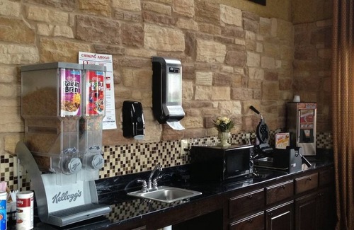 Fort Worth Hotel | King Bed, Scottish Inns, Laundry Facility, Free Parking, Near Fort Worth Zoo