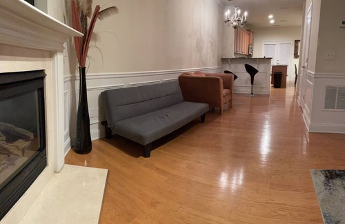 Atlantic Station Area House | King Bed Townhouse in Atlantic Station