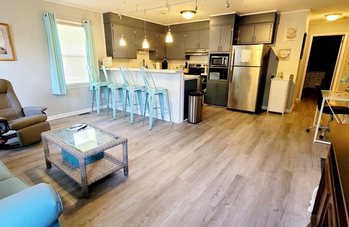 Newport House | KING bed-Walk to Food & Entertainment in Downtown Newport
