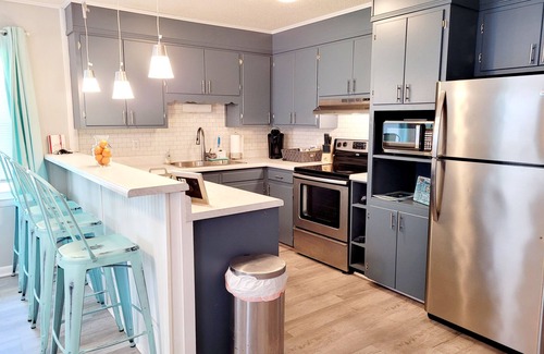 Newport House | KING bed-Walk to Food & Entertainment in Downtown Newport