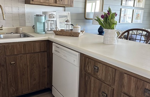 Emerald Isle Condo | King Bedroom Suite Condo - Walking Distance to Beach! Linens/Towels included!