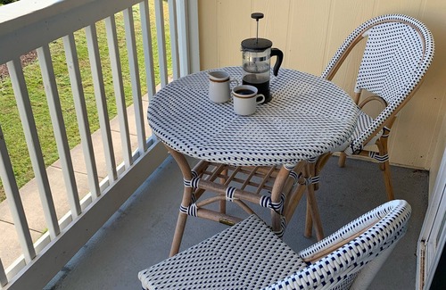 Emerald Isle Condo | King Bedroom Suite Condo - Walking Distance to Beach! Linens/Towels included!