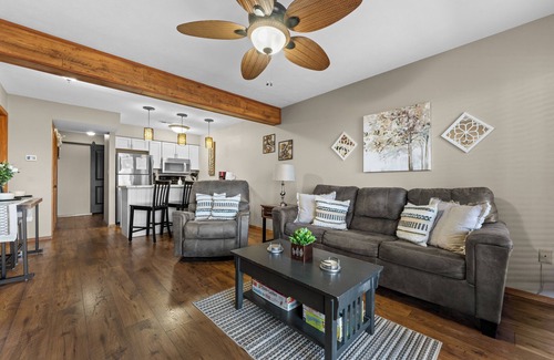 Notch Estates Condo | KING BEDS!~Hiding Place~WALK IN UNIT~BOAT PARKING🎡1 Mile from SDC🎢Free WIFI